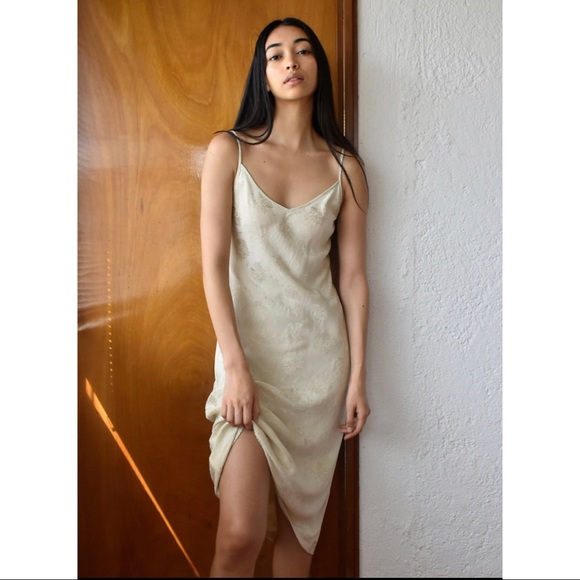 Aritzia Dresses & Skirts - Aritizia Cream Slip Dress